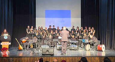 Eskişehir'de öğretmenlerden ve öğrencilerden unutulmaz konser