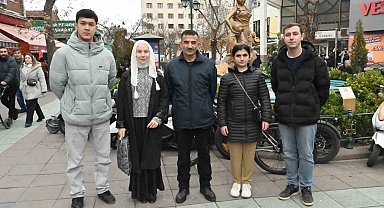 Eskişehir'deki binlerce uluslararası öğrenciye ES-UDER destek eli uzatıyor