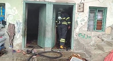 Ev yangını çevreye sıçramadan söndürüldü