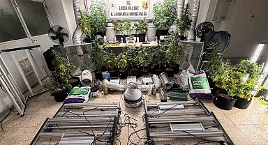 Evini uyuşturucu imalathanesine çevirdi, jandarma operasyonuyla yakalandı