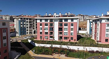 Evlerine geçen Adıyamanlı depremzedeler: "Bakan Murat Kurum, her zaman yanımızda"