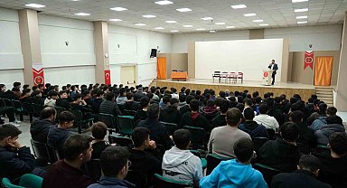 Fakirullahoğlu'ndan 15 Temmuz Şehitleri Anadolu İHL'de konferans