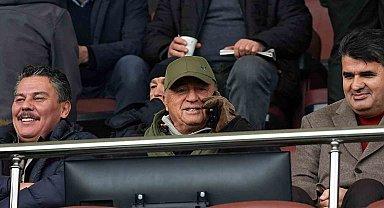 Fatih Terim, Sarıyer - Bodrum FK maçını tribünden izledi