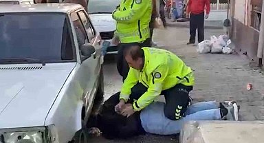 Film sahnelerini aratmayan anlar, polis böyle etkisiz hale getirdi: Ehliyetsiz sürücünün faturası ağır oldu