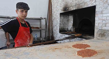 Fırında yerleri süpürerek çıraklığa başlayan 16 yaşındaki çocuk, 6 yıldır meslek öğrenmek için emek veriyor