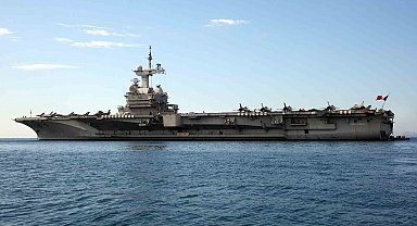 Fransa, yeni uçak gemisi inşa edecek