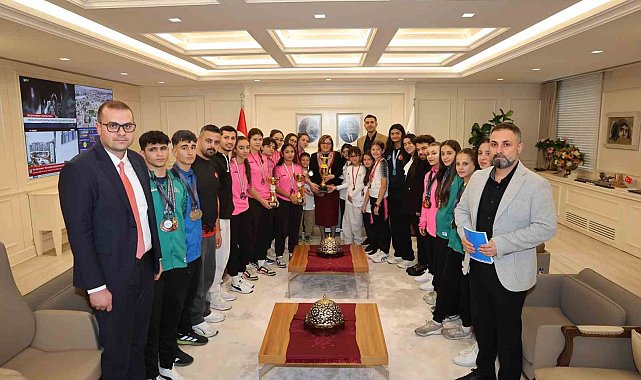 Gaziantep'in şampiyonları, Şahin ile bir araya geldi