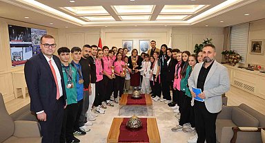 Gaziantep'in şampiyonları, Şahin ile bir araya geldi