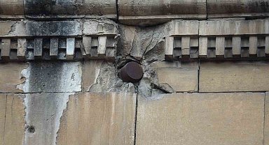 Gaziantep'te Fransız zulmünün 104 yıllık izi: Sivil halka atılan top mermisi hala duvarda duruyor