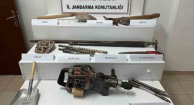 Gaziantep'te kaçak kazı yapan 4 şahsı jandarma suçüstü yakaladı