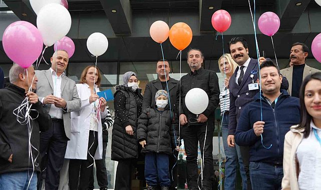 Gaziantep'te kanseri yenen Melih Tuğra için gökyüzüne balonlar bırakıldı