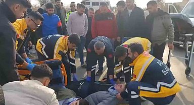 Gaziantep'te motosiklet otomobile çarptı: 2 yaralı