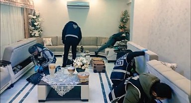 Gaziantep'te nitelikli dolandırıcılık operasyonu: 25 adet ruhsatsız silah ele geçirildi