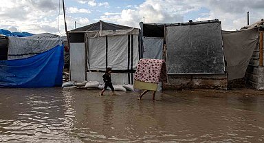Gazze'yi vuran fırtınada 12 kişi hayatını kaybetti, 27 binden fazla çadır hasar gördü