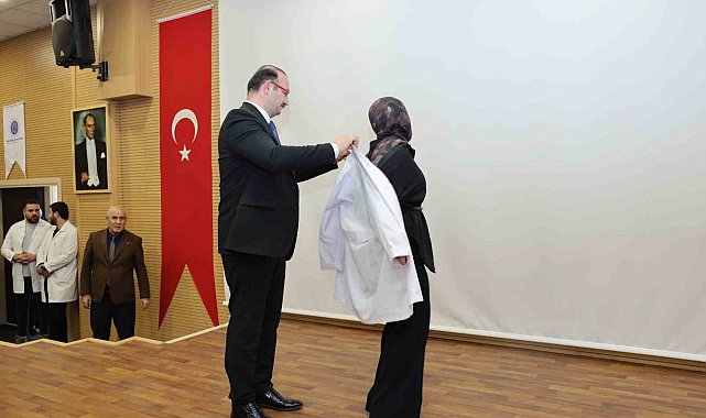 Geleceğin diş hekimleri mesleğe ilk adımlarını attı