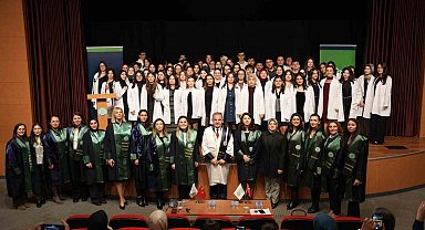 Geleceğin sağlıkçıları beyaz önlüklerini giydi