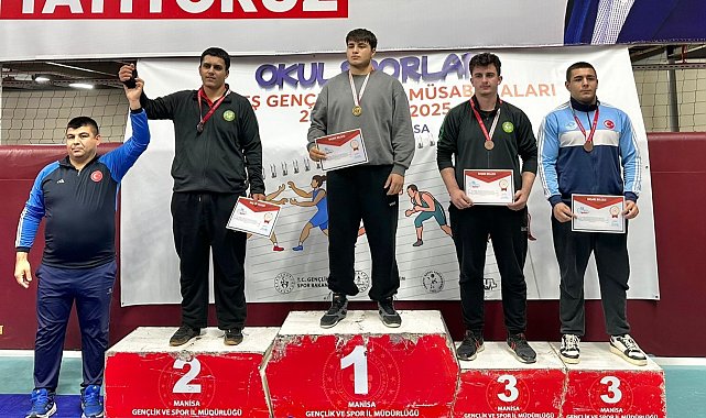 Genç güreşçiler Manisa'da mindere çıktı