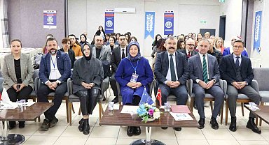 Genç kadınlar dijital dünyada güçleniyor