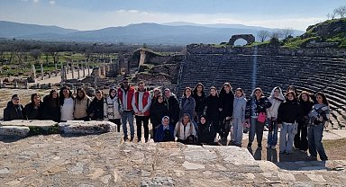 Gençler, tarih dolu bir gün geçirdi