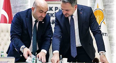 Gençlik ve Spor Bakan Yardımcısı Eminoğlu, AK Parti Eskişehir Teşkilatı ile istişarede bulundu