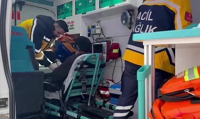 Gercüş'te hasta vatandaş, ambulans ve mahsur kalan araçlar kurtarıldı