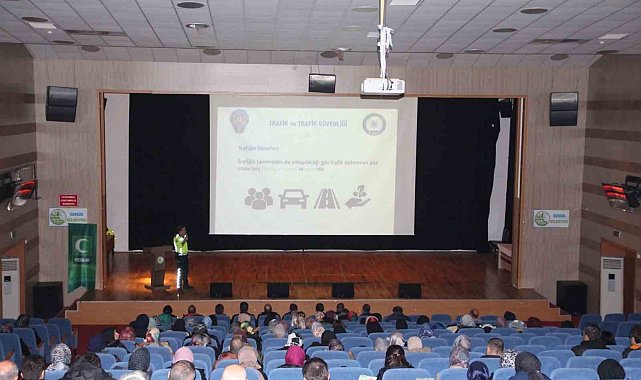 Gerede'de polis ekipleri vatandaşları ve öğrencileri bilgilendirdi