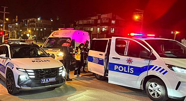 Girdiği markette raftaki şişeleri kırdı