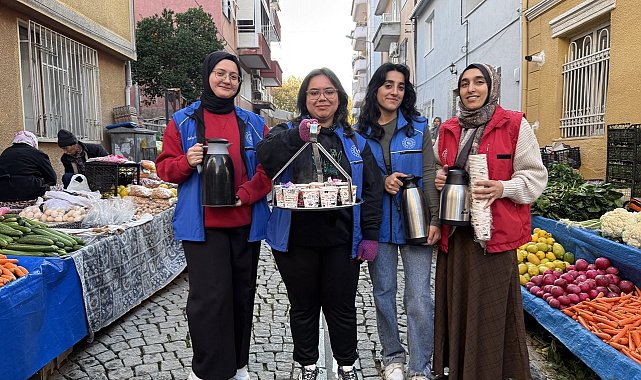 Gönüllü gençlerden pazar esnafına sıcak ikram