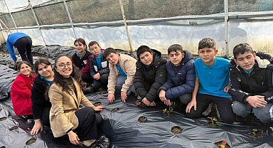 Gördes'te çilekler engelliler için yetişecek