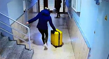 Güllü'nün kızının arkadaşı ile birlikte bavullarla binadan çıktığı anlara ilişkin görüntü ortaya çıktı