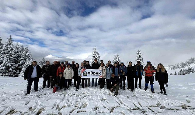 Gümüşhane'de kartpostallık manzara eşliğinde doğa yürüyüşü