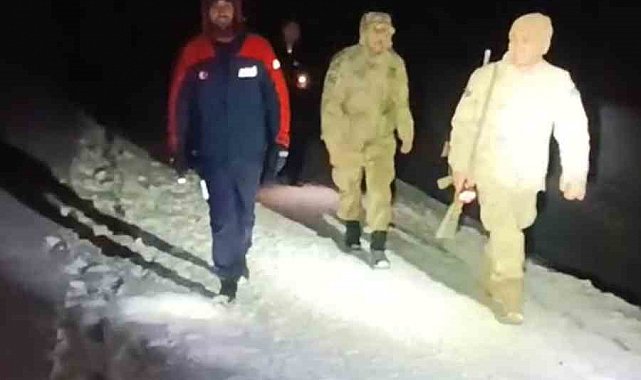 Gümüşhane'de yaylada kar nedeniyle mahsur kalan vatandaşlar kurtarıldı