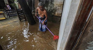 Güney Asya'daki sel ve toprak kaymalarında can kaybı bin 700'ü aştı