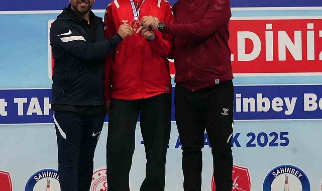 Güreşte Elmira Yasin Türkiye Şampiyonu oldu