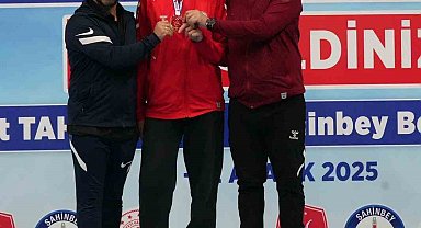 Güreşte Elmira Yasin Türkiye Şampiyonu oldu