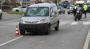 Hafif ticari aracın çarptığı bisikletli ağır yaralandı