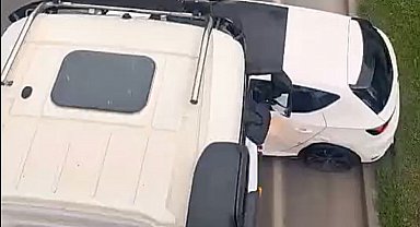 Hafriyat kamyonu, önüne aldığı otomobili 100 metre sürükledi