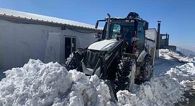 Hakkari'de 2 köy ve 10 mezra yolu kapandı