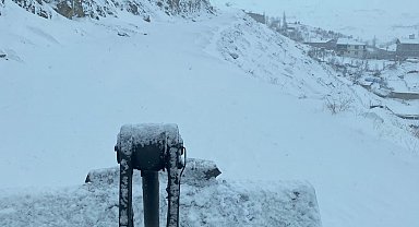 Hakkari'de 96 köy ve 205 mezra yolu ulaşıma kapandı