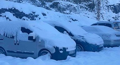 Hakkari'de kar yağışı yerini dondurucu soğuklara bıraktı