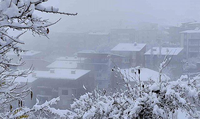 Hakkari'de kar yağışı yerini sise bıraktı