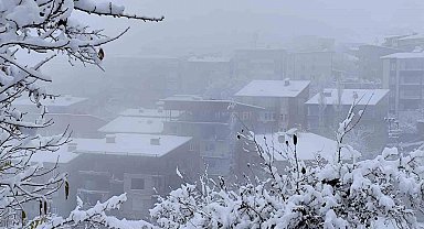 Hakkari'de kar yağışı yerini sise bıraktı