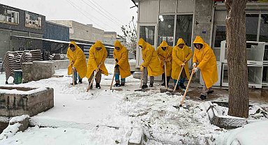 Haliliye Belediyesi ekipleri kar mesaisinde