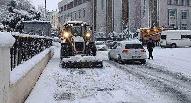 Haliliye Belediyesi ekiplerinden karla yoğun mücadelede