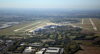 Hannover Havalimanı'nda dron tehlikesi nedeniyle uçuşlar aksadı