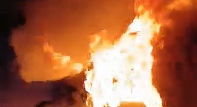 Hareket halindeki otomobil alev aldı