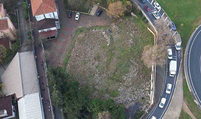 Hasar aldı denilerek İBB'nin yıktığı Avcılar E-5 yanındaki cami 6 yıldır yapılmadı