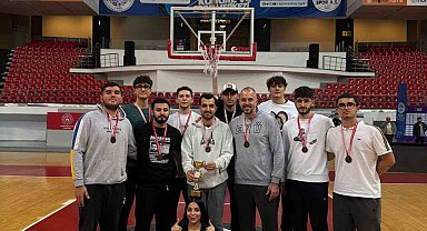 Hasketbol SK'da 15 maçta 32 oyuncu forma giydi