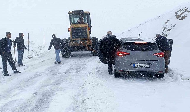 Hasköy-Mutki karayolu kar ve tipi nedeniyle ulaşıma kapatıldı