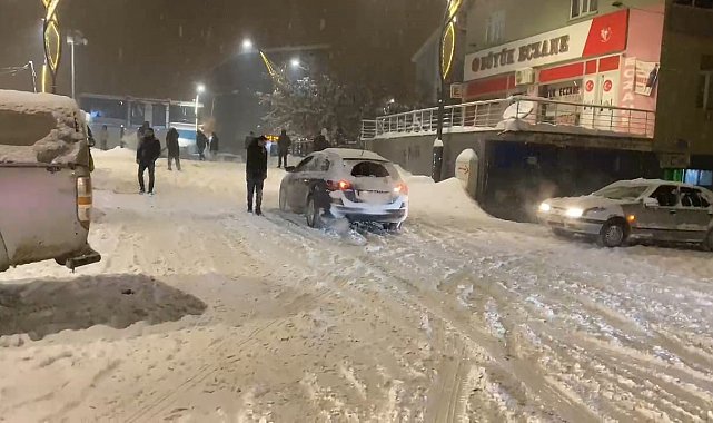 Hasköy'de karda kayan araçlar kameraya yansıdı